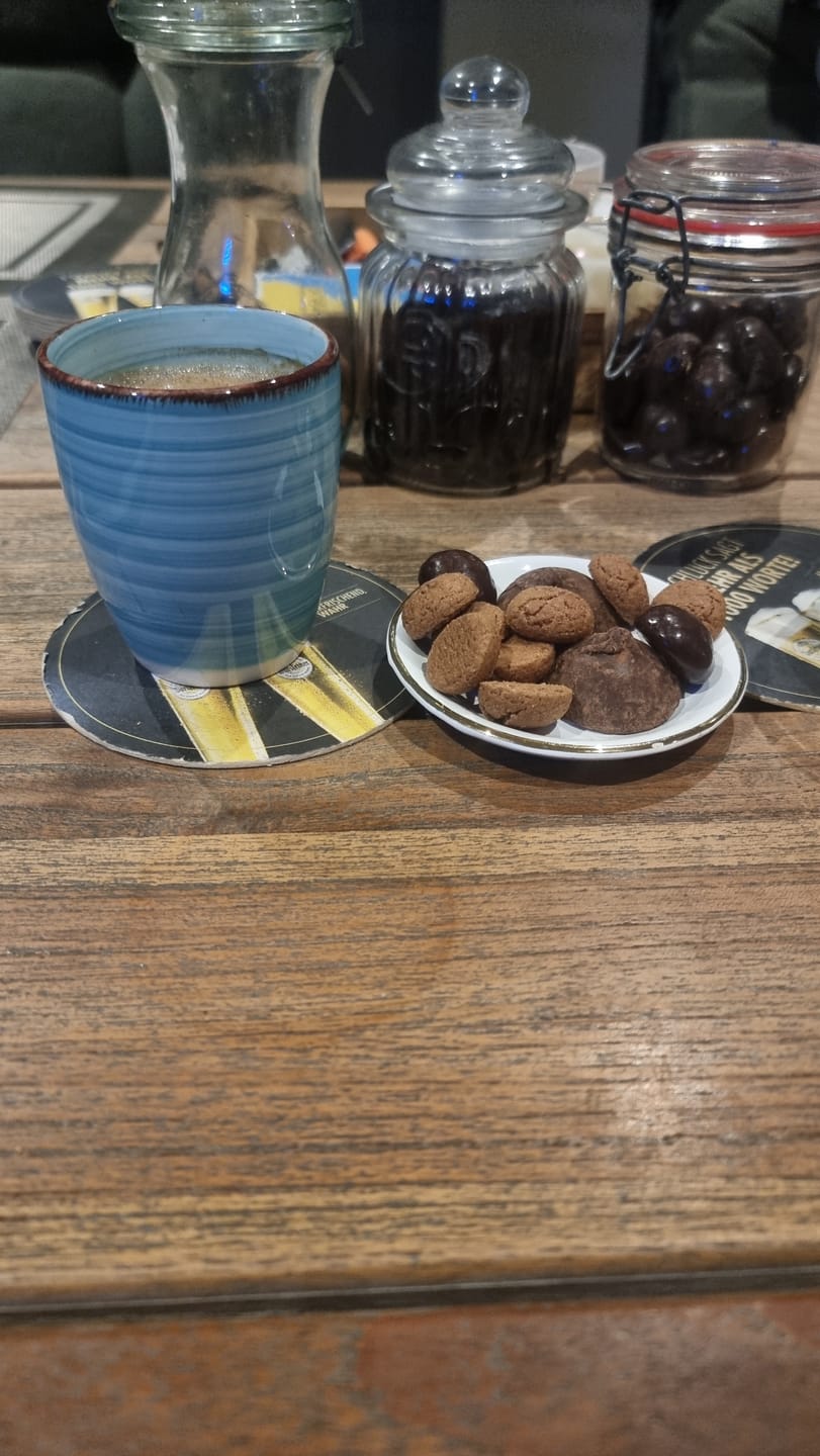 Customer photo review of Cookinglife Serviesset Delice Blauw 18-delig / 6 personen - 6 dinerborden, 6 diepe borden en 6 ontbijtborden