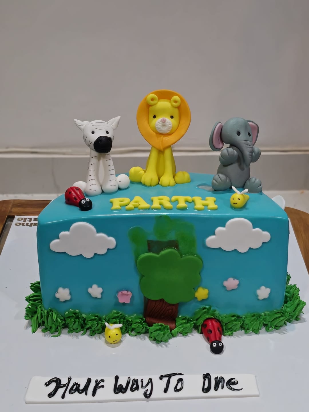 Customer photo review of Half Jungle Design Cake
