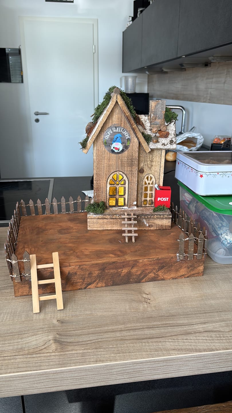 Customer photo review of Holz-Zaun - natur - 100 x 5 cm für die Wichteltür