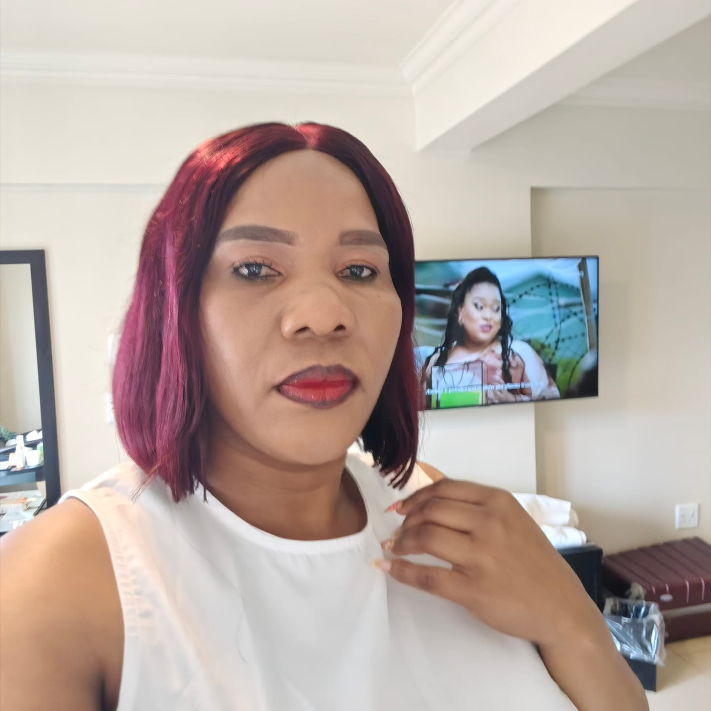 Customer photo review of Sleek Super Double Drawn Burgundy Glueless 8 inch Bob