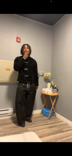 Customer photo review of METAL BUTTON Curved Blade Jeans