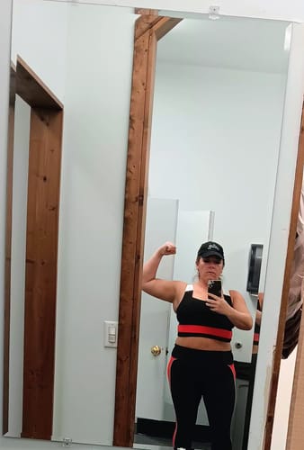 Customer photo review of BOLD Color Blocked Square Neck Long Lined Bra