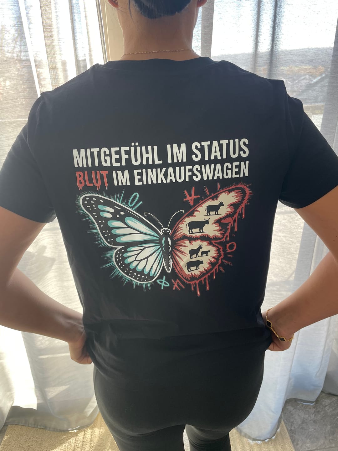 Customer photo review of Mitgefühl im Status - Premium Shirt