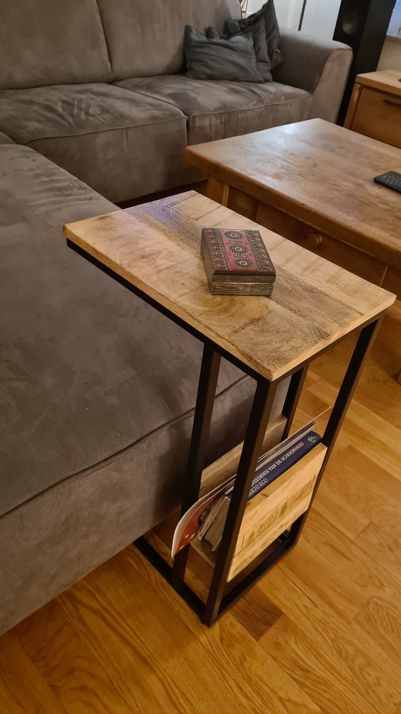 Customer photo review of Bijzettafel voor over de bank | Mangohout en Staal | 45x29x69cm