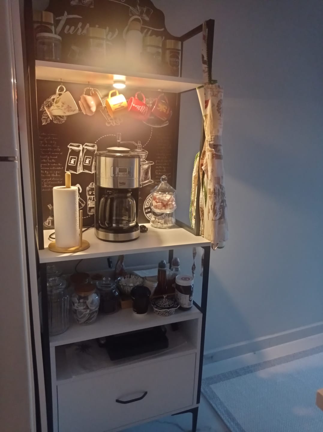 Customer photo review of Rani JE155 Işıklı Kahve Köşesi Çekmeceli Çok Amaçlı Mutfak Dolabı Beyaz