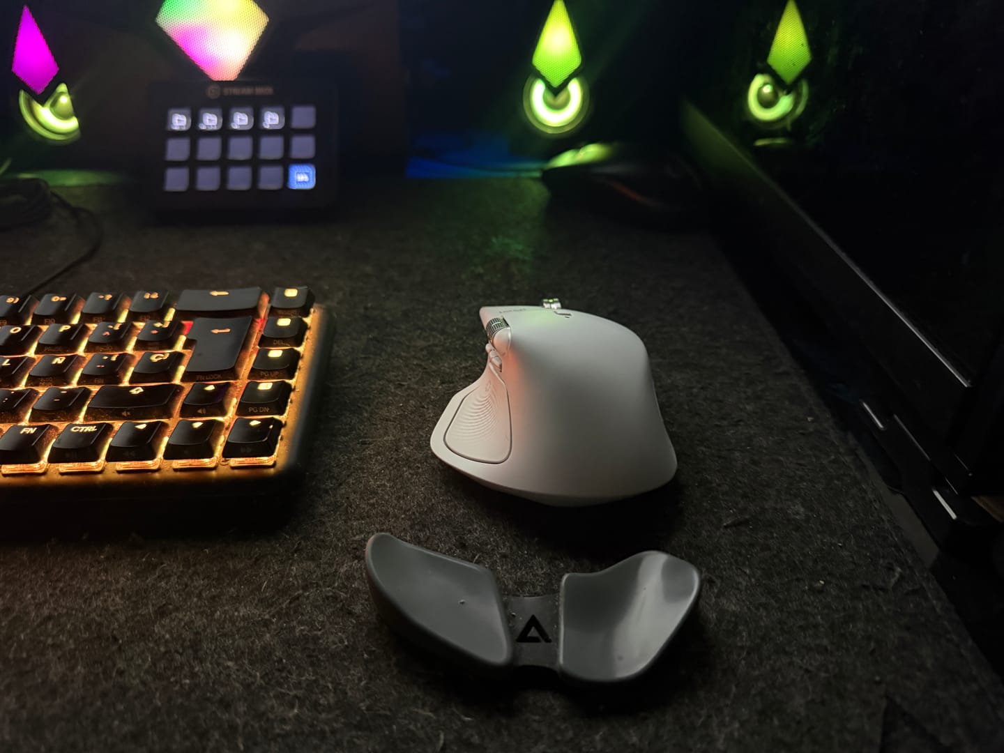 Customer photo review of Logitech MX Master 4 Pale grey