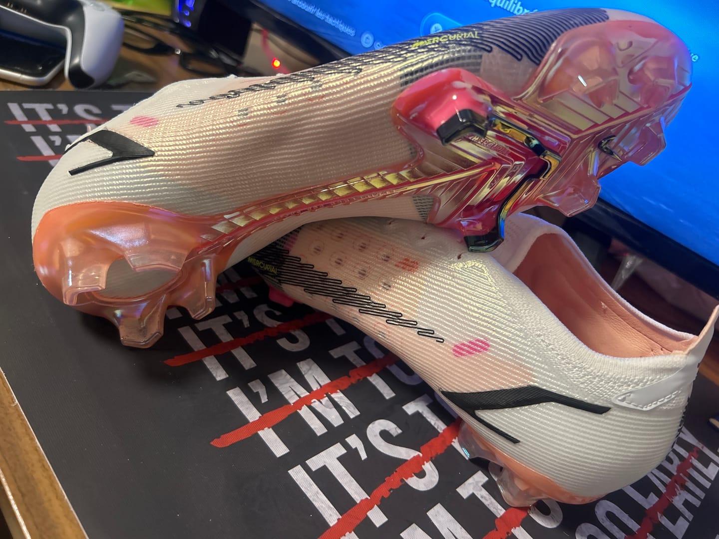 Customer photo review of MERCURIAL VAPOR 14 ELITE FG RAWDACIOUS - BLANC/ROUGE/ROSE