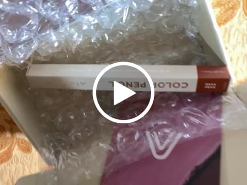 Customer video review of LÁPIZ DELINEADOR COLOR PENCIL