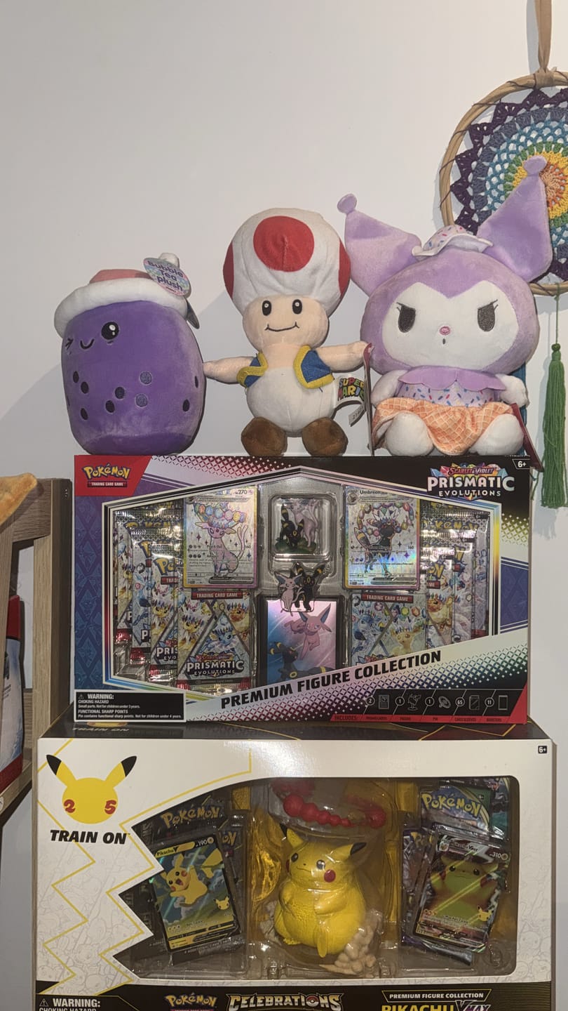Customer photo review of Pokémon TCG - Prismatic Evolutions Premium Figure Collection