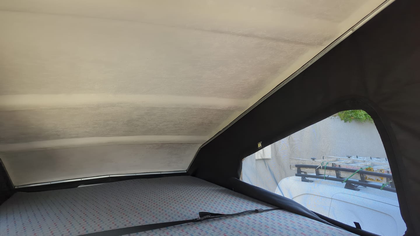Customer photo review of Ford Nugget 1st-Gen Pop-Top Roof Canvas (1985–1991/92) | 3-window Replacement Roof Tent