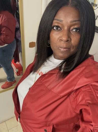 Customer photo review of Wavymy Yaki Straight Layered Cut Silky Bob Wig Upgrade 9x6 T-Part Lace Wig Pre-Plucked Wear Go Glueless Wigs 180% Density