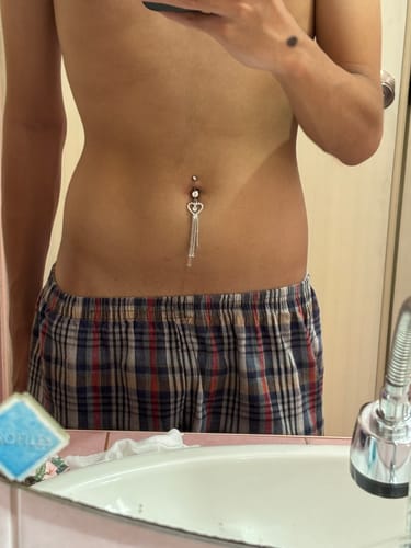Customer photo review of Mia Amore Star Drop Belly Button Ring