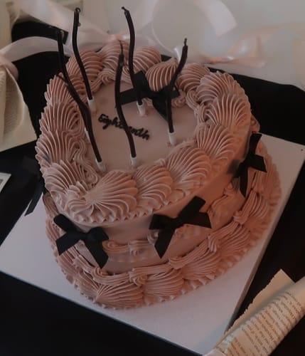 Customer photo review of adele