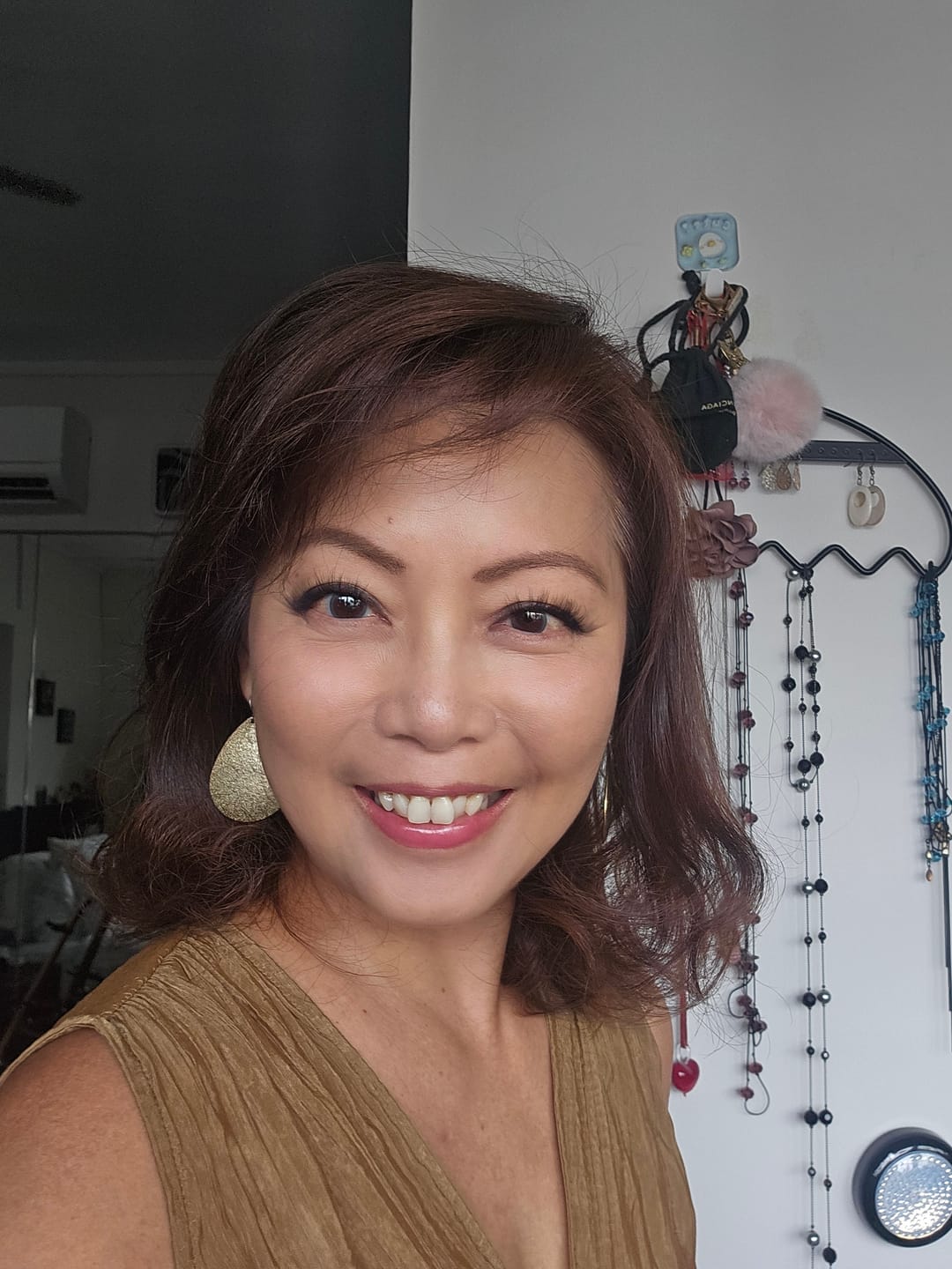 Customer photo review of 12mm Everyday Sparkle In Your Eyes Lazy Lashes (Press-On Lash Clusters)