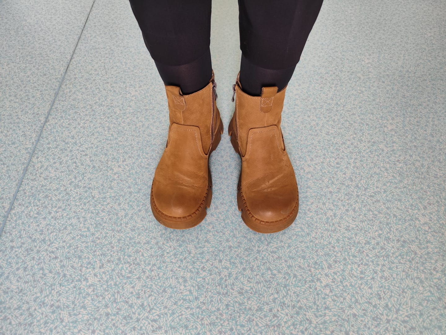 Customer photo review of Women Vintage Genuine Leather Spliced Platform Boots
