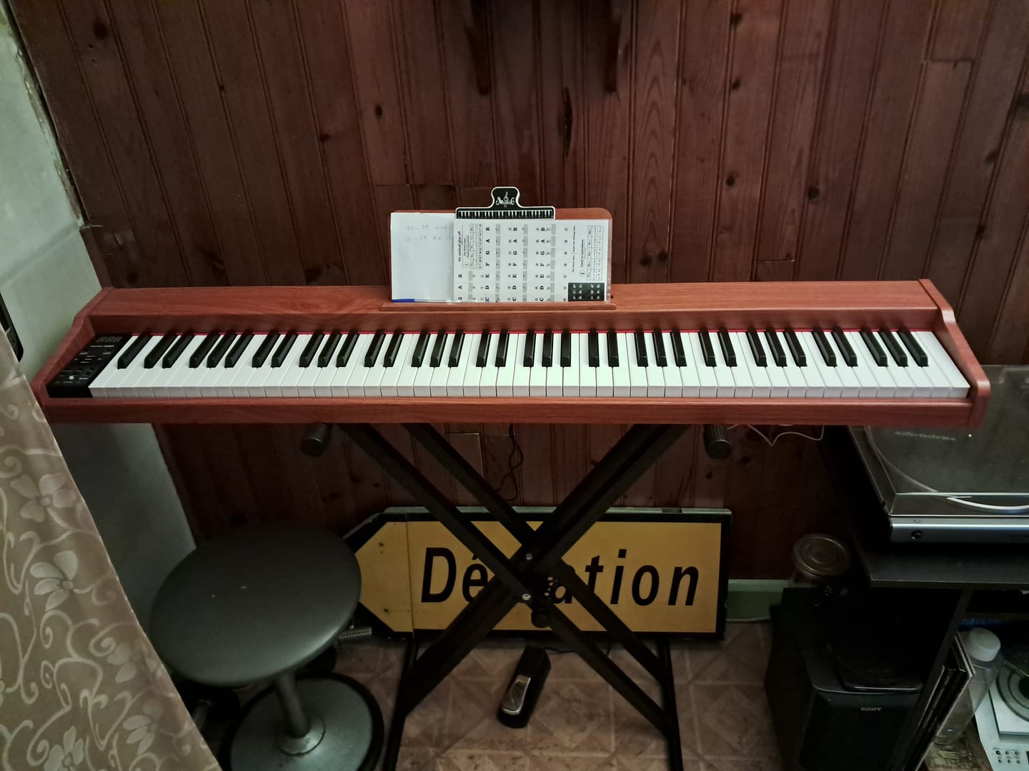Customer photo review of Donner DEP-1S Semi-Lesté De Style Bois Piano Numérique