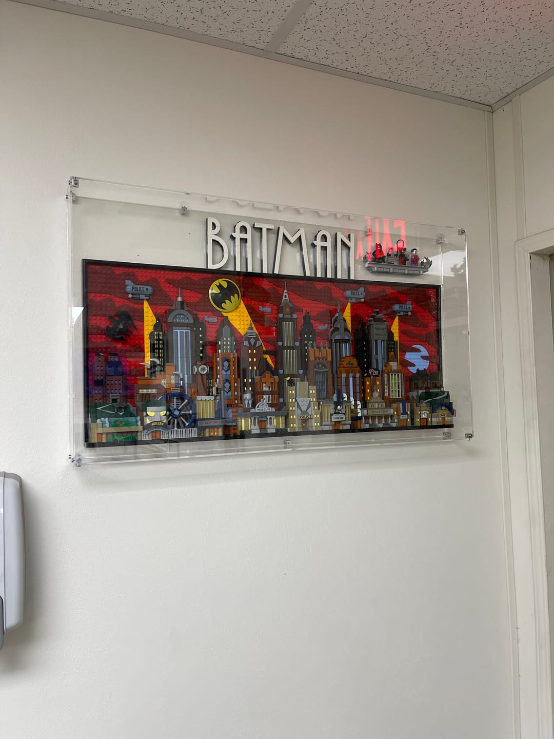 Customer photo review of Wall Mounted Display Case for LEGO® 76271 Batman: The Animated Series Gotham City™