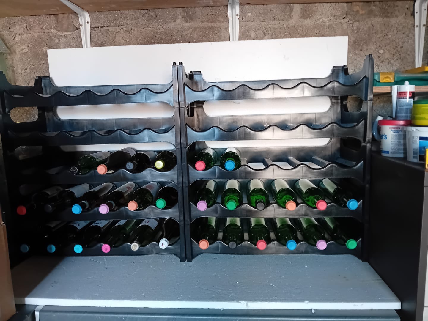 Customer photo review of Wijnrek Stapelbaar Zwart - Kunststof - 60 flessen - 10 stuks