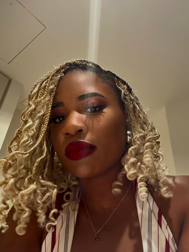 Customer photo review of Queen 26" inches - Braiding Hair Extensions