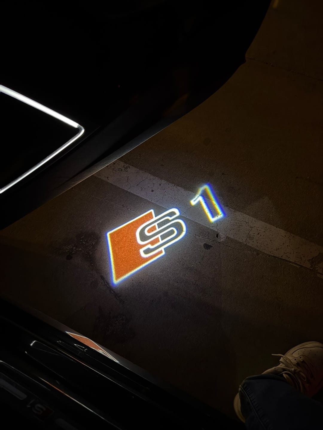 Customer photo review of AUDI S1 LOGO PROJECTOT LIGHTS Nr.19  (quantity 1 = 2 Logo Films /2 door lights）