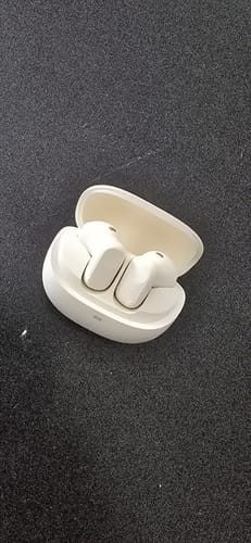 Customer photo review of Audífonos inalámbricos TWS Essential: 6hrs uso, protección IPX4, extra ligeros, Blanco