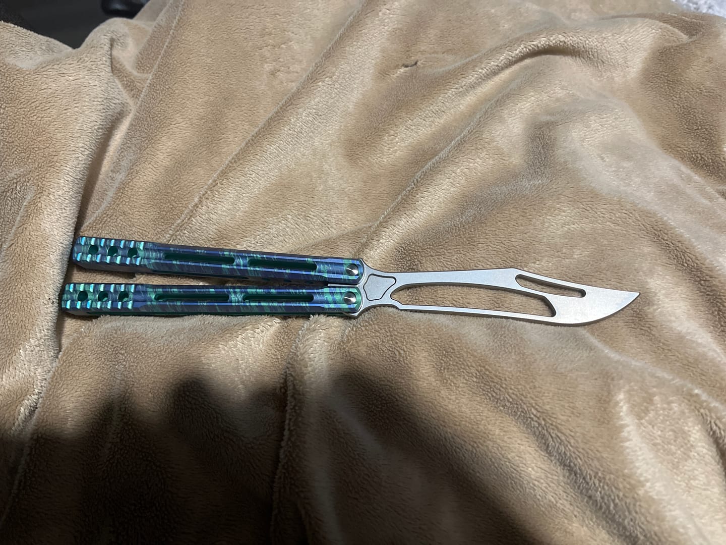 Customer photo review of theone JK orca  killer whale clone Titanium alloy-handle stainless steel blade