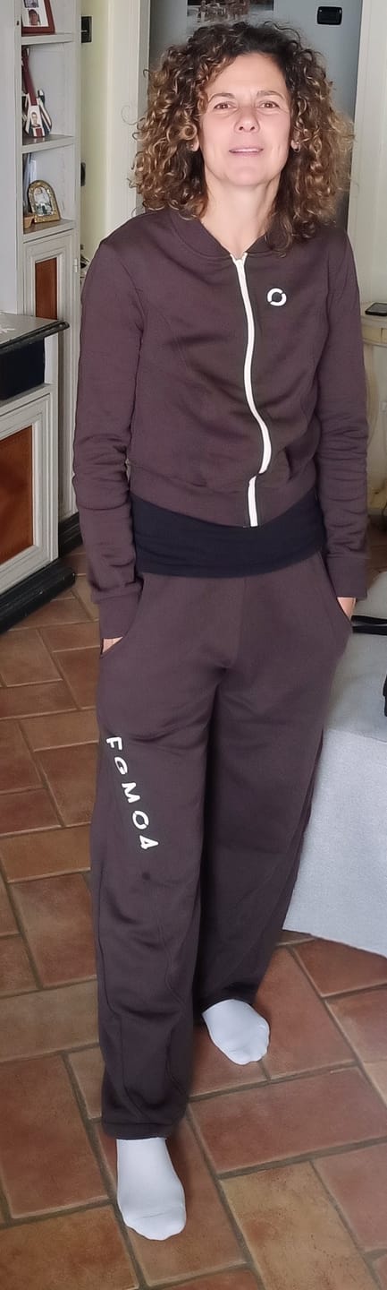 Customer photo review of Pantalone Baggy Ikonic FW 25 Cioccolato
