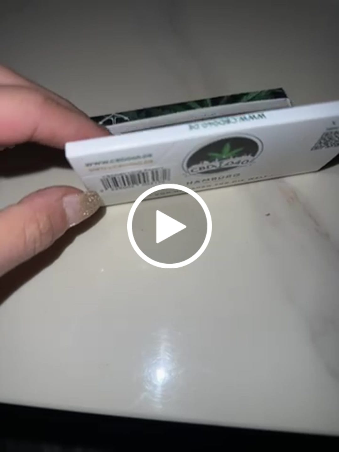 Customer video review of CBD040 Long Papers / Papes mit Tips & integriertem Rolling Tray – King Size