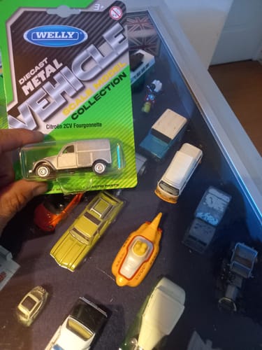 Customer photo review of Auto Citroen 2CV Fourgonnette Escala 1:60 - Welly