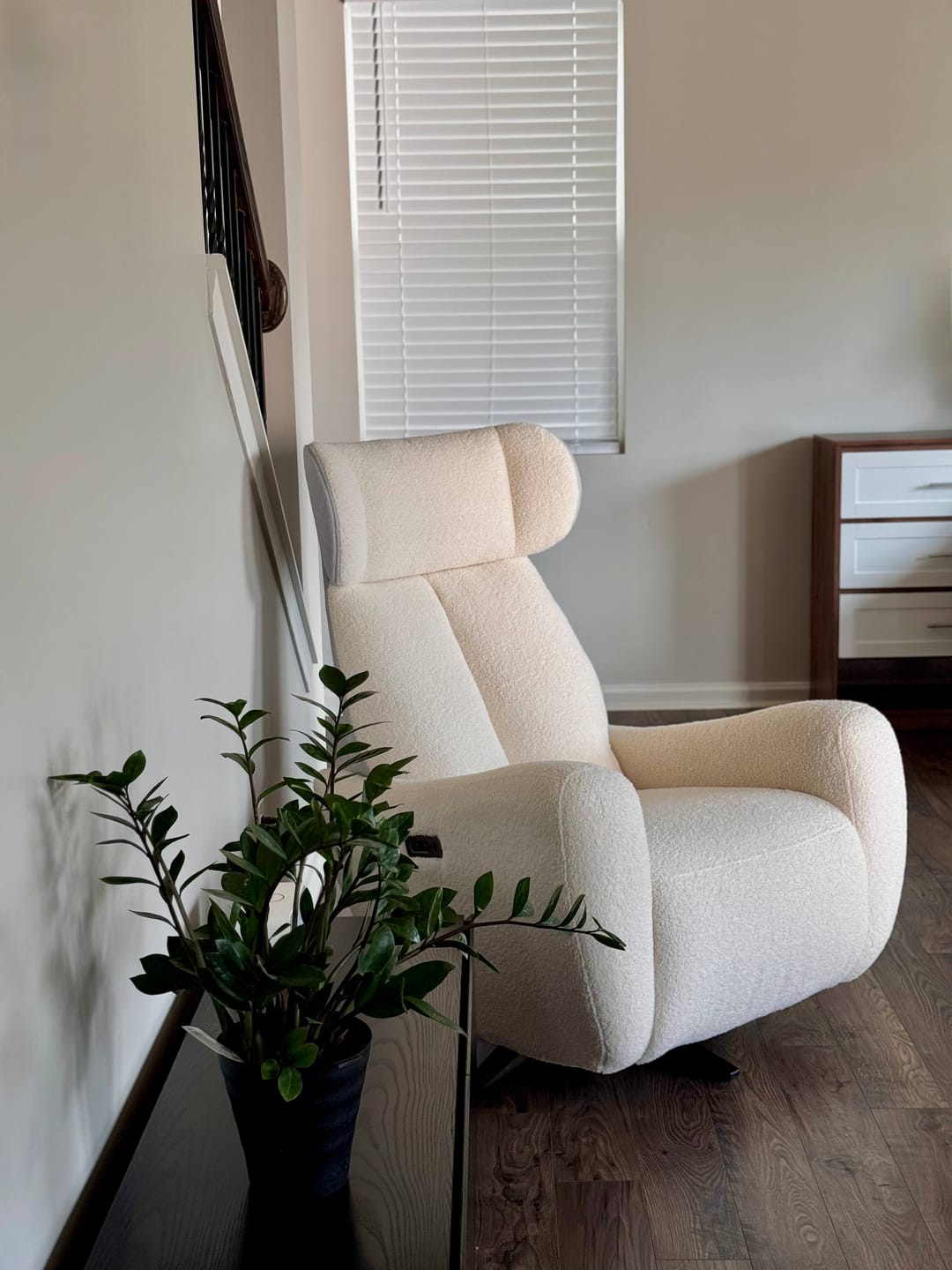 Customer photo review of SwanSing Swivel Power Zero Gravity Recliner Chair