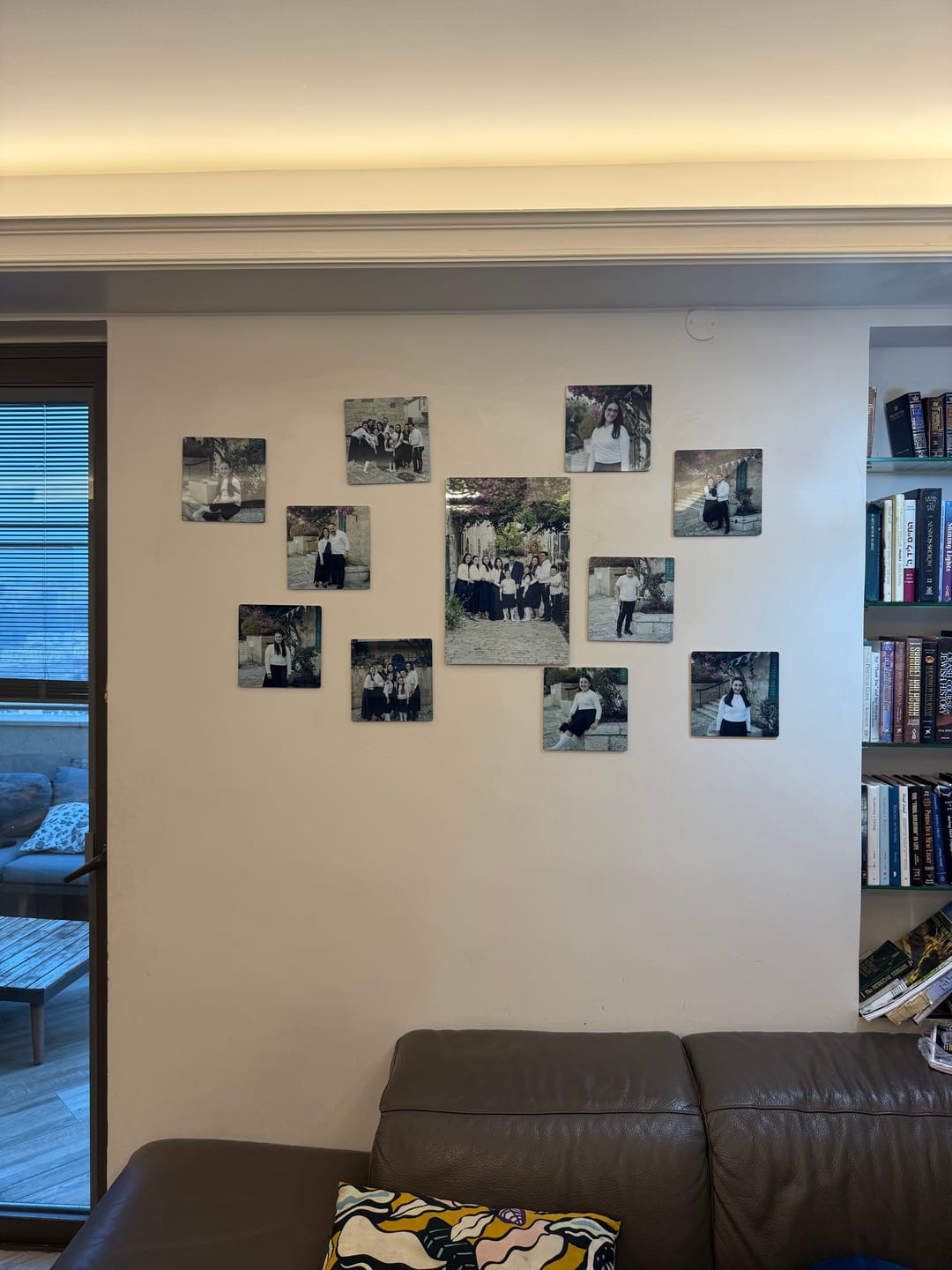 Customer photo review of קיר תמונות מתמגנטות