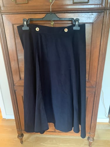 Customer photo review of Jupe portefeuille Marie velours milleraies bleu marine