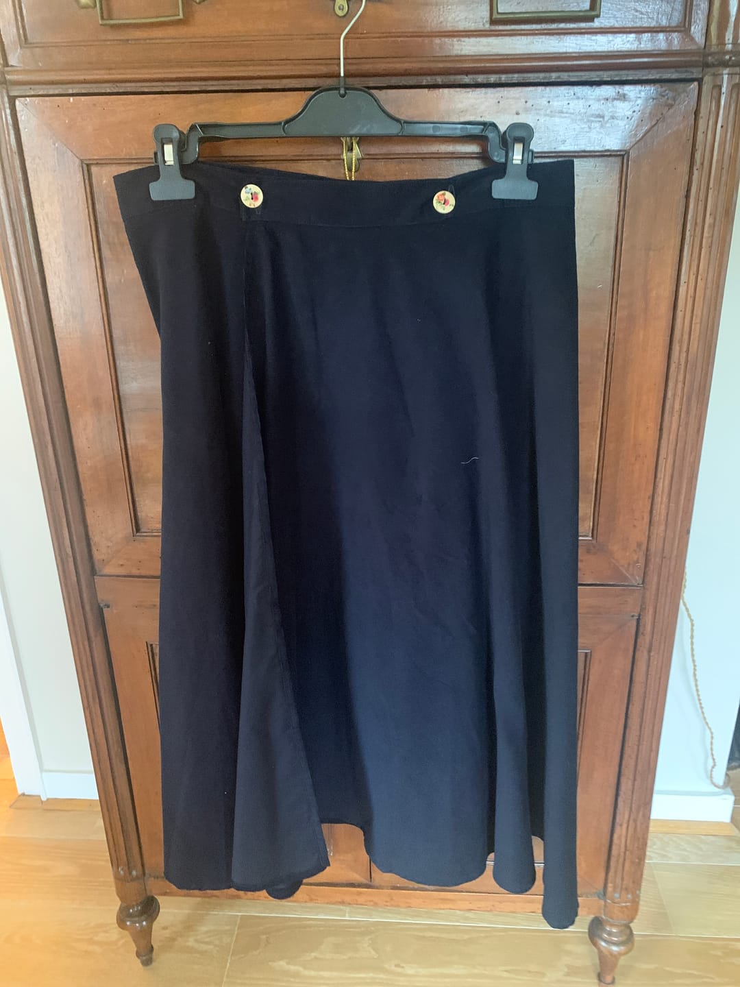 Customer photo review of Jupe portefeuille Marie velours milleraies bleu marine
