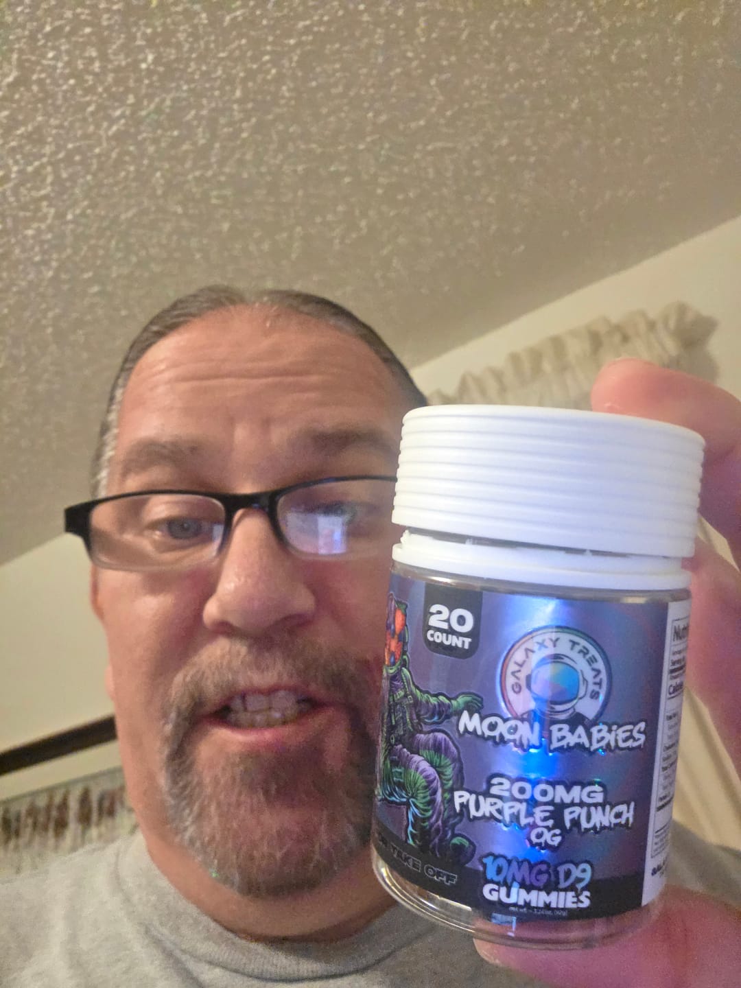 Customer photo review of Purple Punch OG D9 Gummies