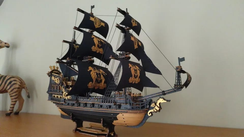 Customer photo review of Voilier Noir Impérial - La Maquette en Bois®