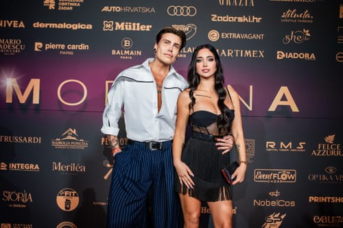 Customer photo review of Paneled Three-dimensional Cut Long-sleeved Shirt