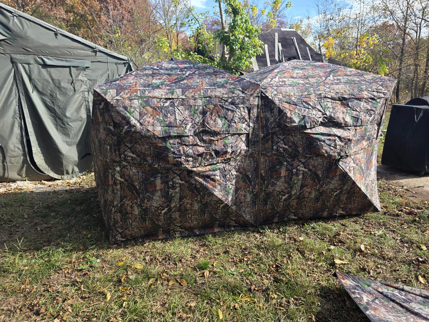 Customer photo review of Tidewe VisTrilogy See-Through Pop-Up Hunting Ground Blind for Deer, Turkey (4-6 Person)