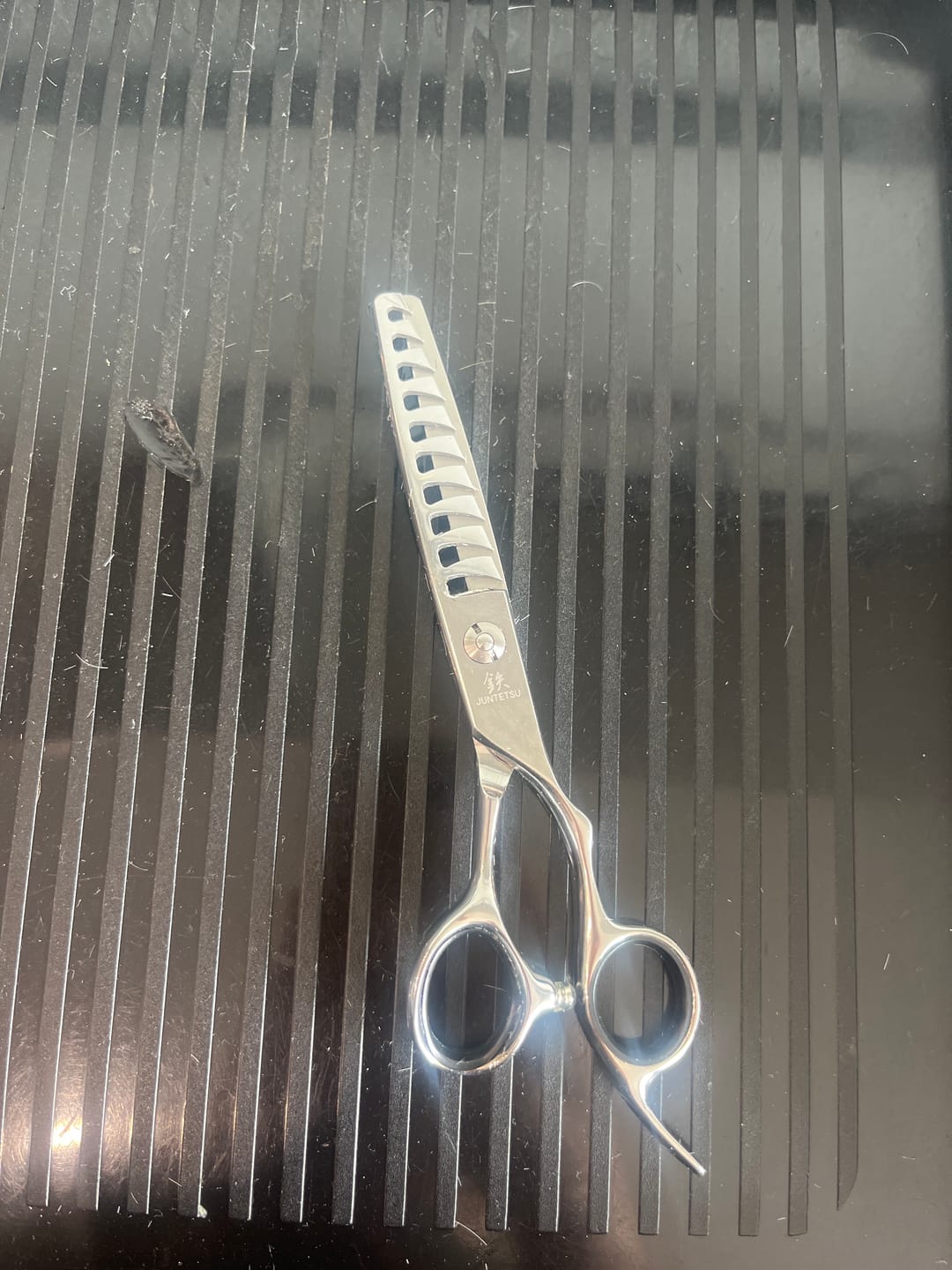 Customer photo review of Juntetsu VG10 10-Teeth Texturizing Scissors