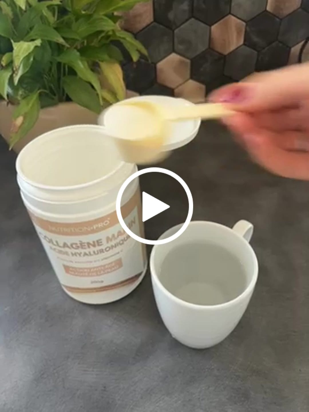 Customer video review of COLLAGÈNE MARIN NATICOL® / ACIDE HYALURONIQUE (EN POUDRE) - 300G