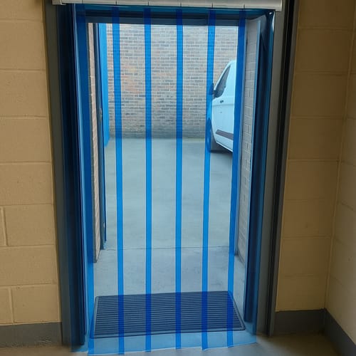 Customer photo review of Transparent Blue QuickMount Strip Curtains – Energy-Saving, Colourful PVC for Doorways, Easy Access, No Metal Parts, UV-Resistant, Includes Rails & Strips