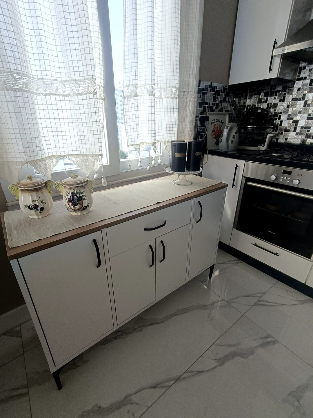 Customer photo review of Rani JE136 Kahve Köşesi Çok Amaçlı Dolap 4 Kapaklı 1 Çekmeceli Kiler Mutfak Dolabı Beyaz - Sepet Ceviz