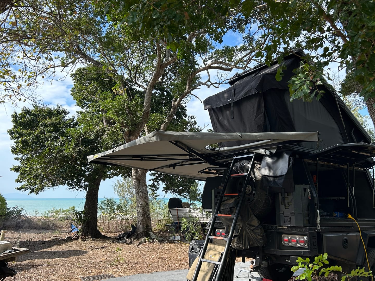 Customer photo review of Rainger Revo-X 1.4 Hardshell Roof Top Tent