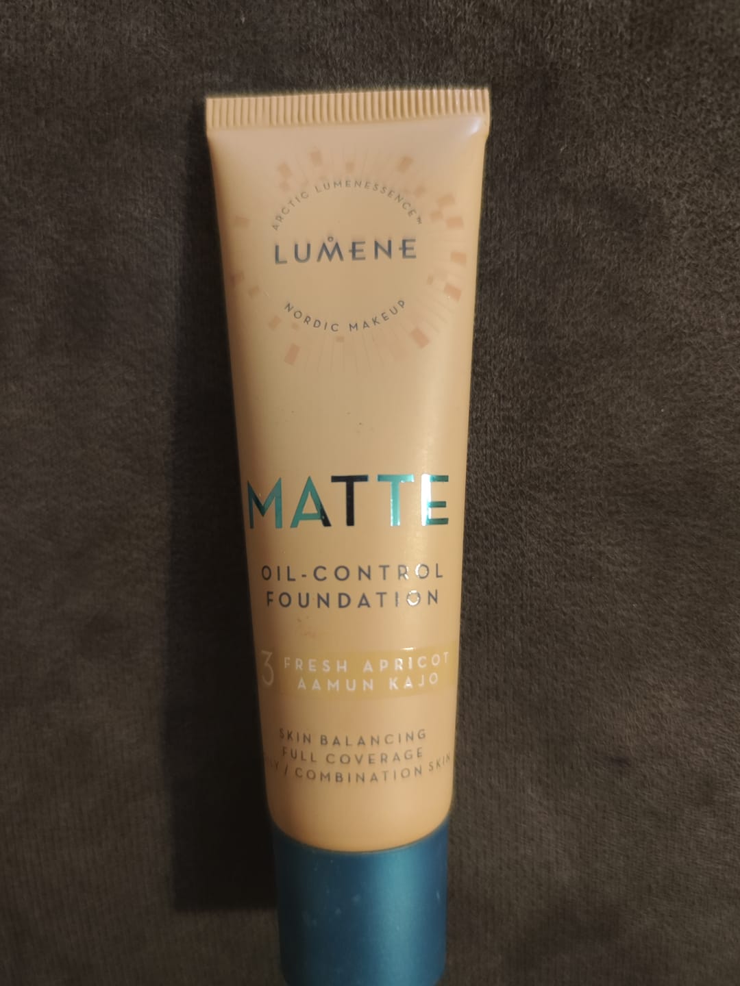 Customer photo review of Веган Матиращ фон дьо тен Lumene Matte Oil-control Foundation