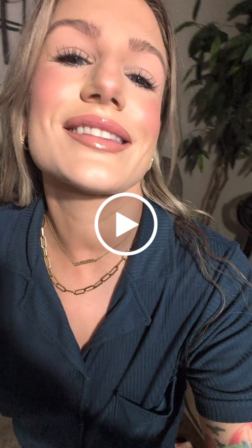 Customer video review of “Mama” Necklace – 18k Gold Plated Stainless Steel
