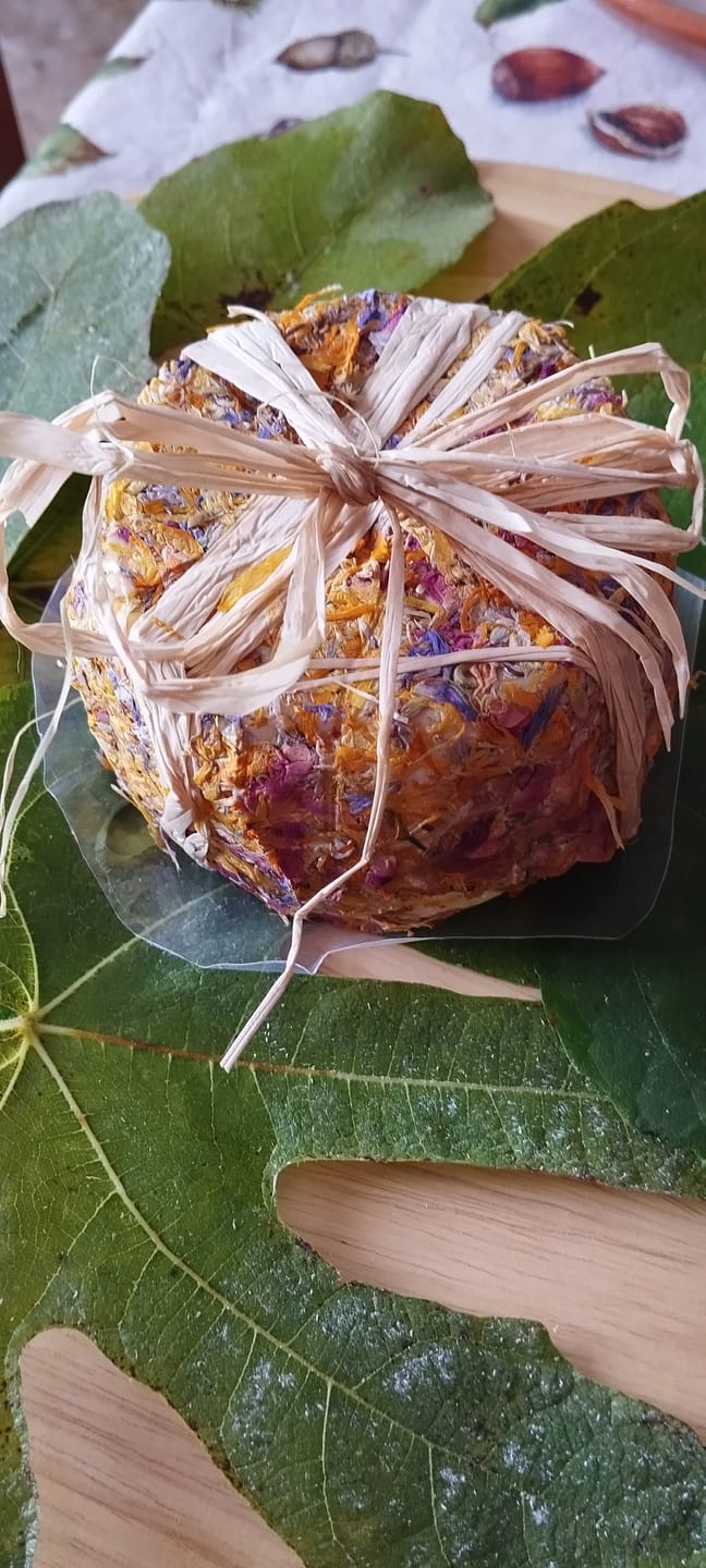 Customer photo review of Caciotta vaccina nei fiori