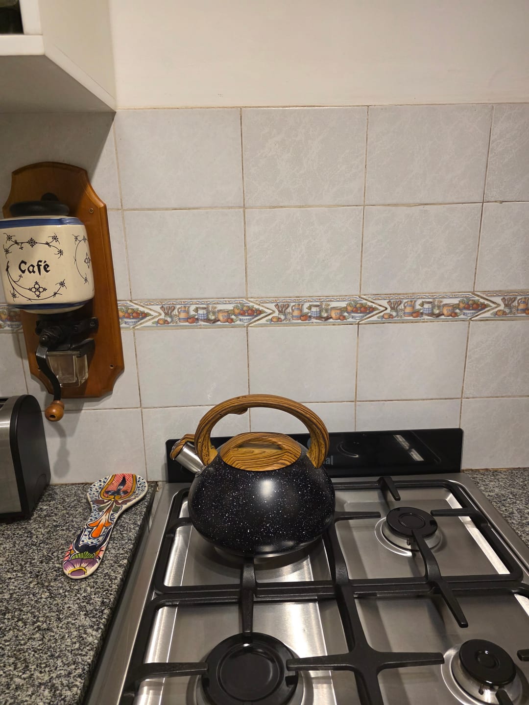 Customer photo review of Pava Silbadora Sakura Manhattan De Acero Inoxidable 3 Litros Negra