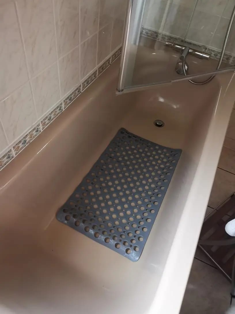 Customer photo review of Magicwipe™ Non-Slip Vacuum Shower Mat