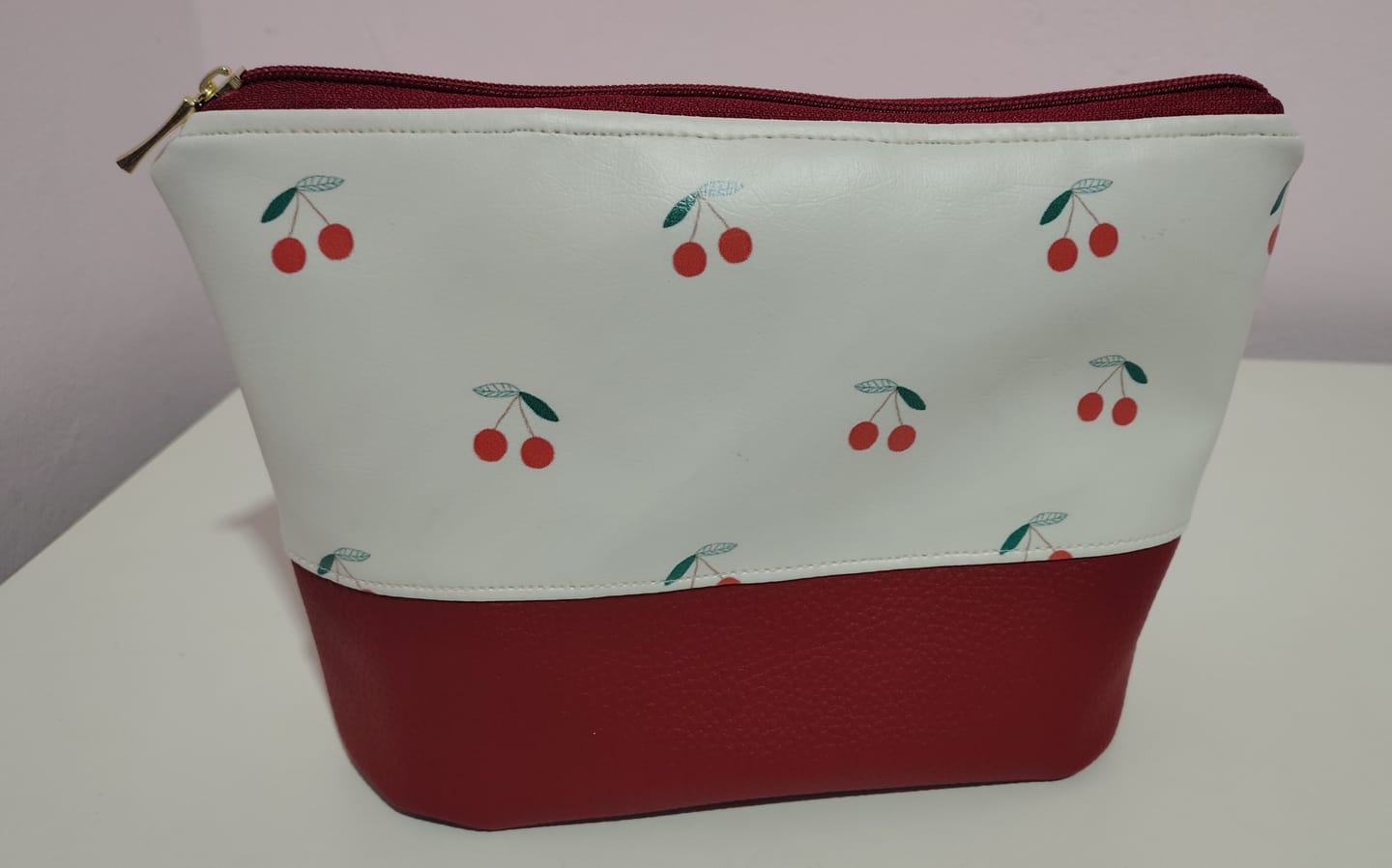 Customer photo review of SINTETICO CEREJINHA EM SEVILLE BRANCO POR PLÁSTICOS IVONE