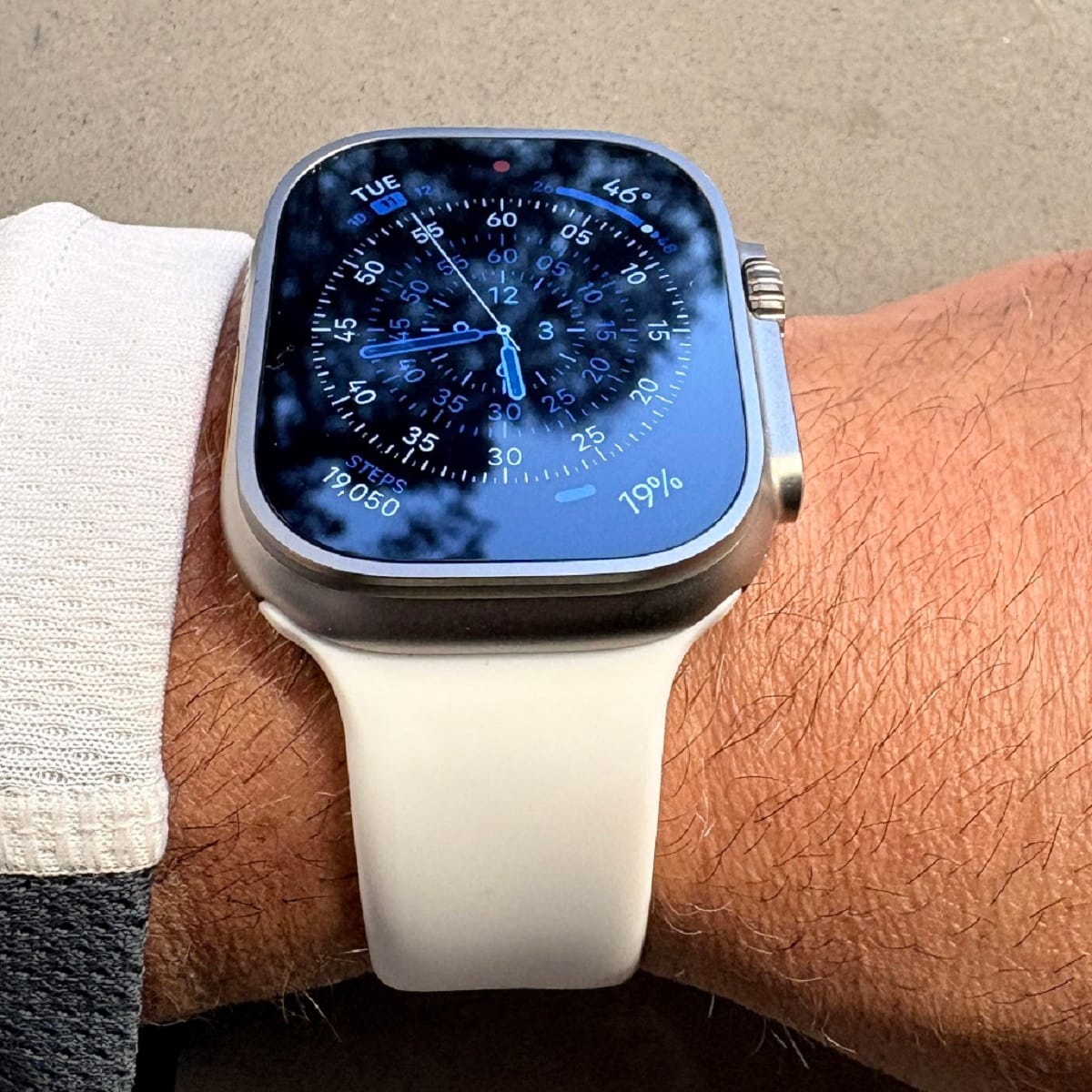 Customer photo review of Apple Band Silicone Solid - Snow White