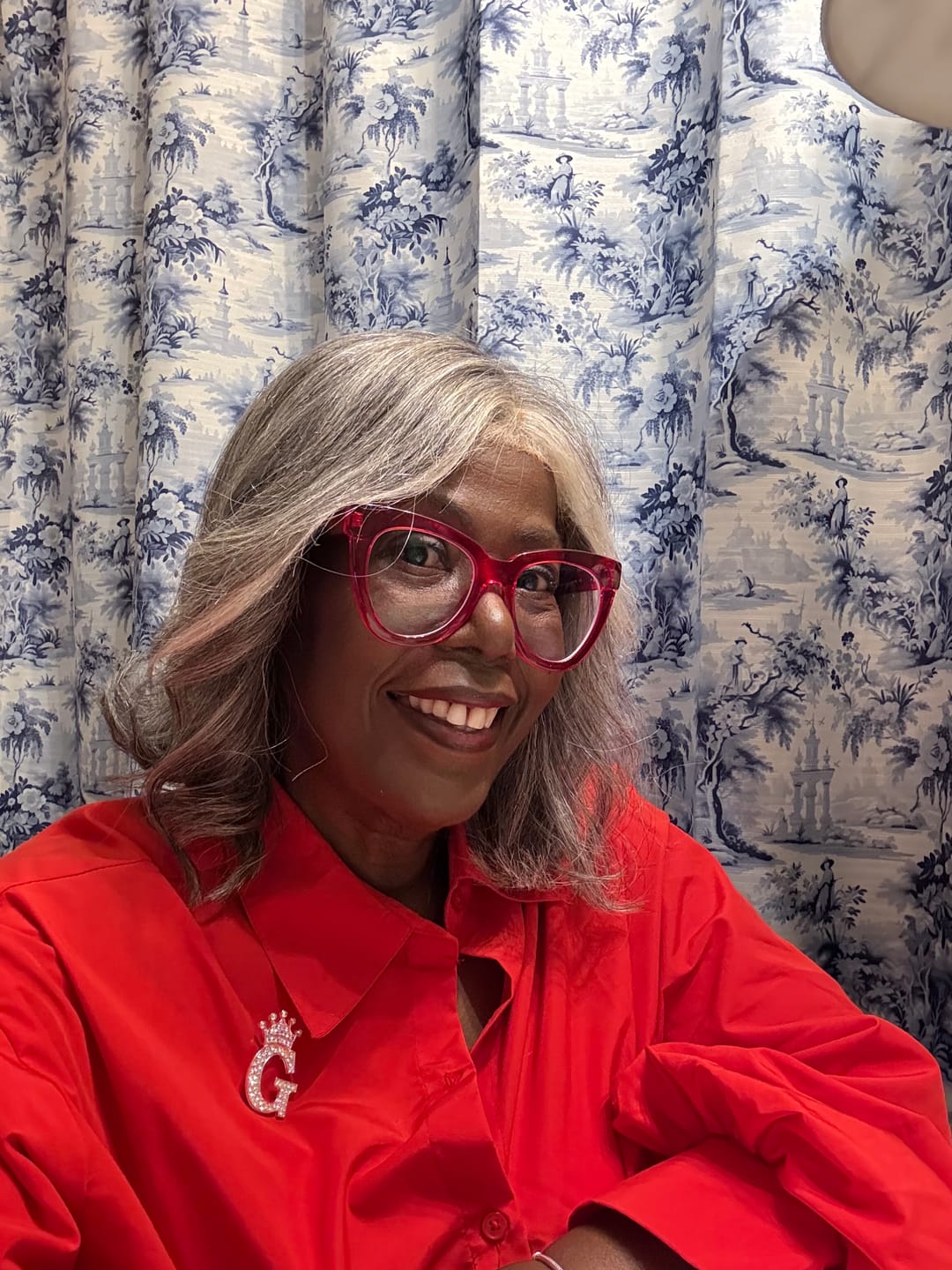 Customer photo review of Luvwin 4C Edges Salt & Pepper More Salt Highlight Front Glueless Straight Wig